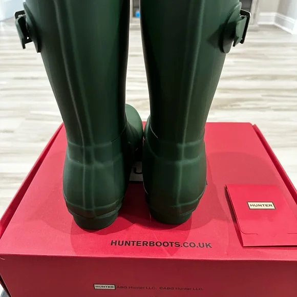 Hunters Women’s Original Short Rain Boots in Dark Green - Picture 3 of 8